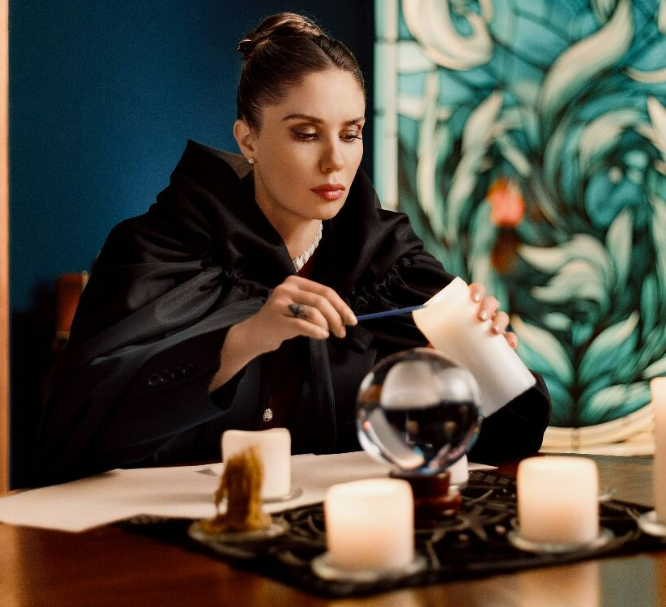 Поводом для свежего разговора с журналистами стал выход сериала «Химкинские ведьмы», где Муцениеце сыграла одну из главных ролей.