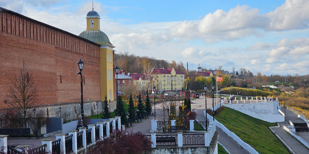 Экскурсии по Смоленску. Прогулка по Владимирской набережной Днепра. Три попытки за три столетия и другие занимательные факты истории города.