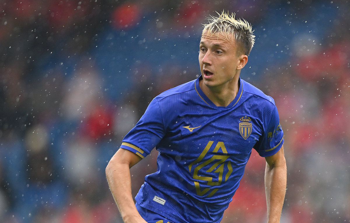    Полузащитник "Монако" Александр Головин  Clive Mason/Getty Images