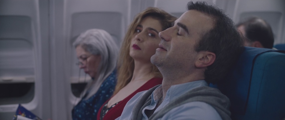 Кадр из фильма «Чужак» (2020): Инес и Леопольдо