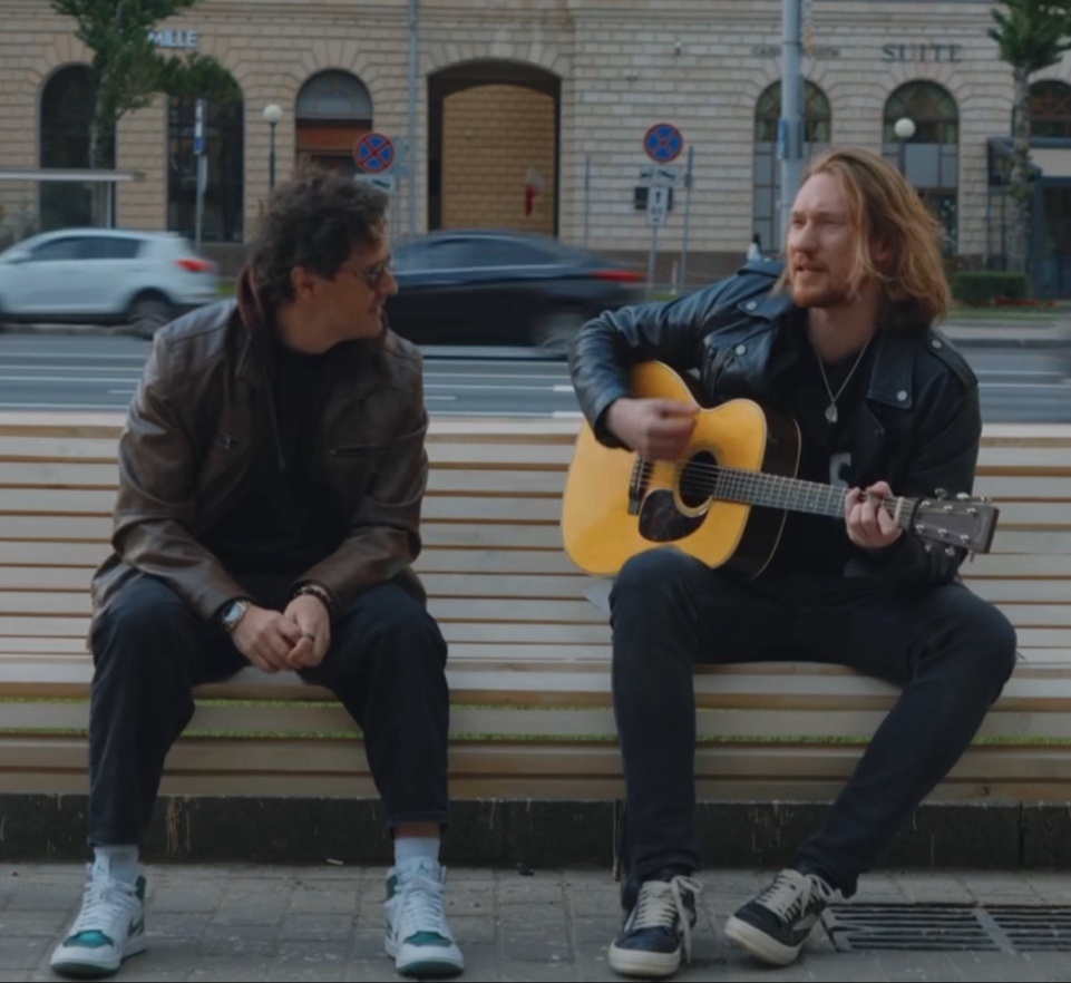    VAN и Стас Ярушин (кадр из клипа “Злые Города”) Freedom Strength Beauty