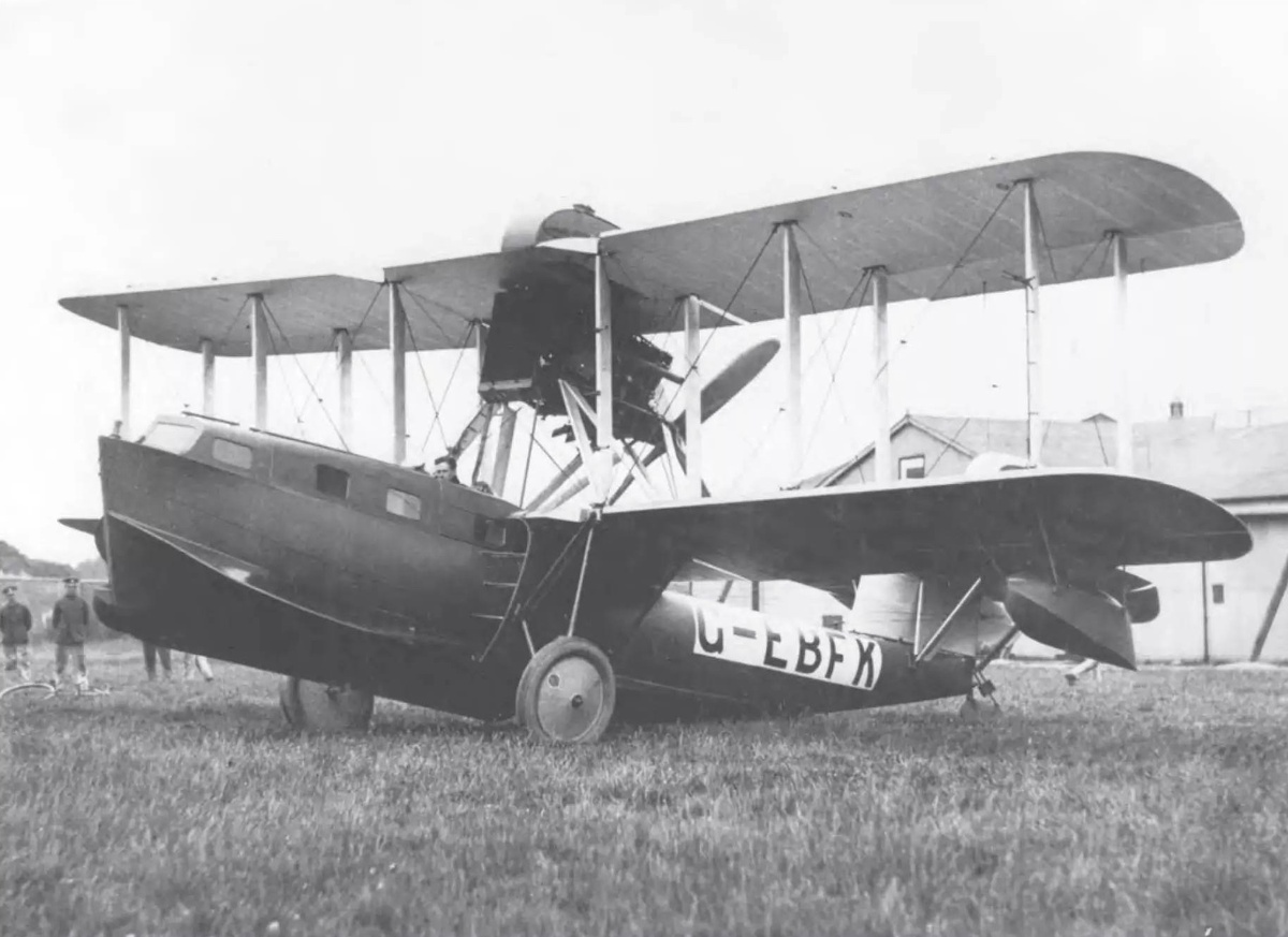 летающая лодка-амфибия Sea Eagle на службе в авиакомпании British Maritime Air Navigation