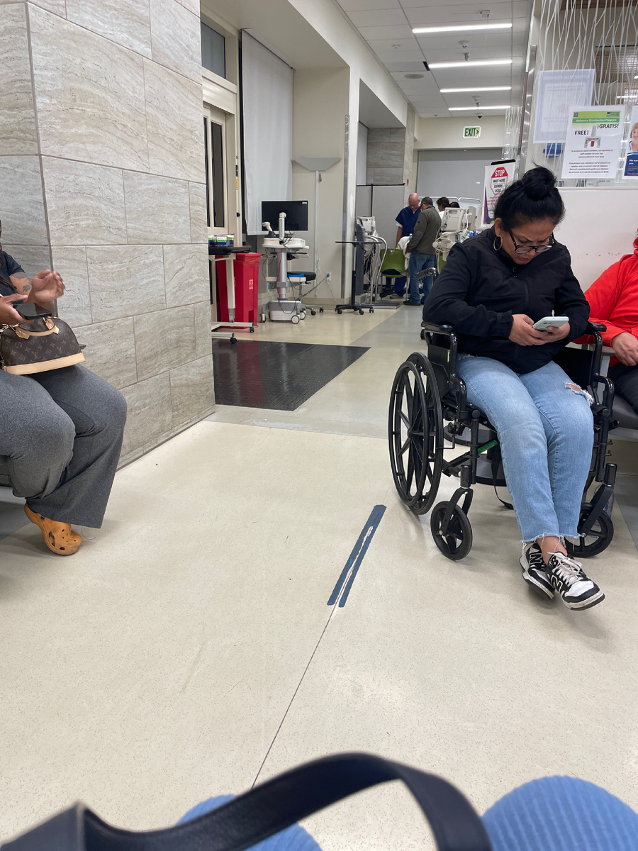 К 10 вечера толпа болеющих рассосалась