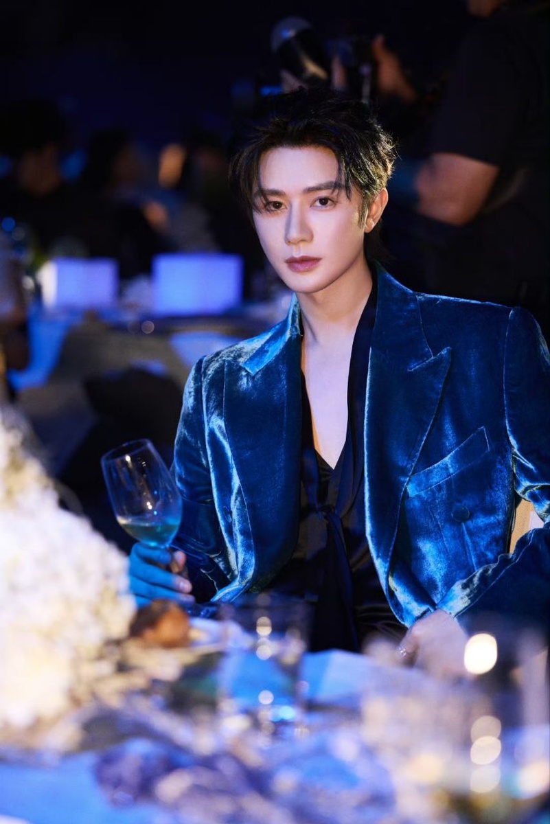 Ван Юшо на мероприятии, посвященном годовщине журнала ELLE...