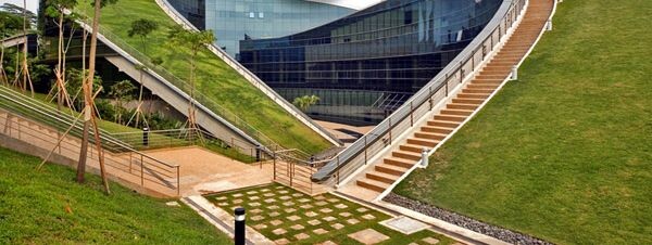 Барьеры, препятствующие развитию экологического строительства в России