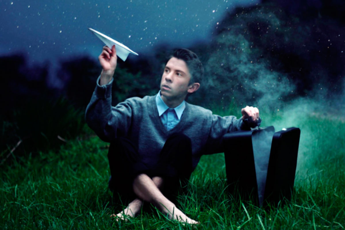 Его фантазии — это не просто мечты. Это целые миры, в которые он уходит с головой