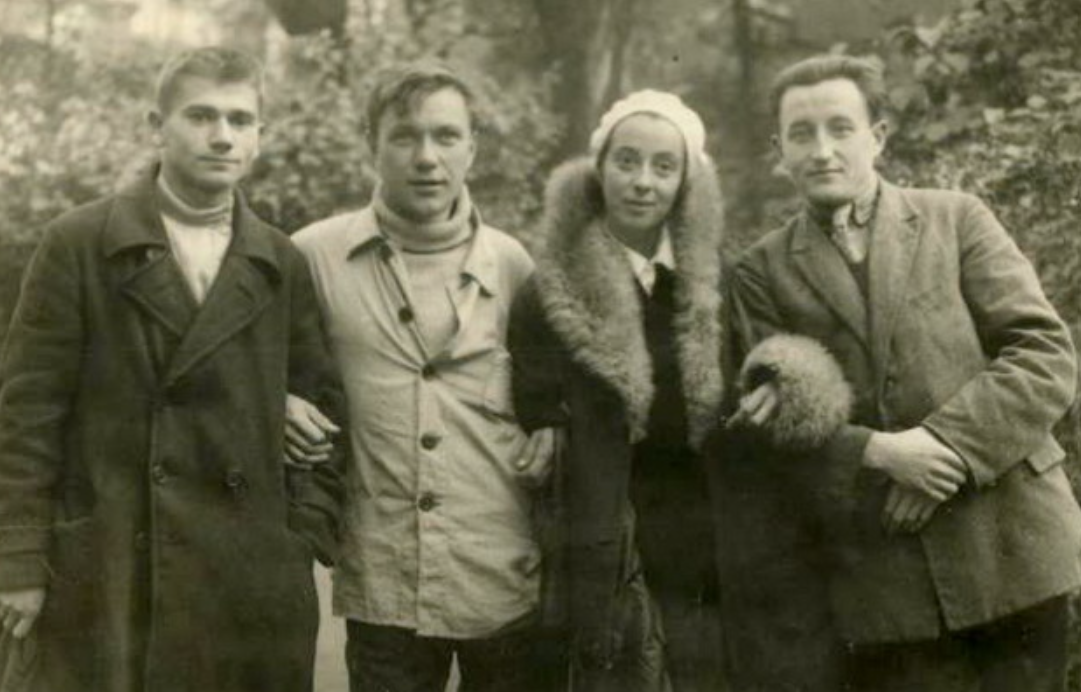 Борис Чирков с коллегами. Рядом актриса Хеся Локшина (1934 год)