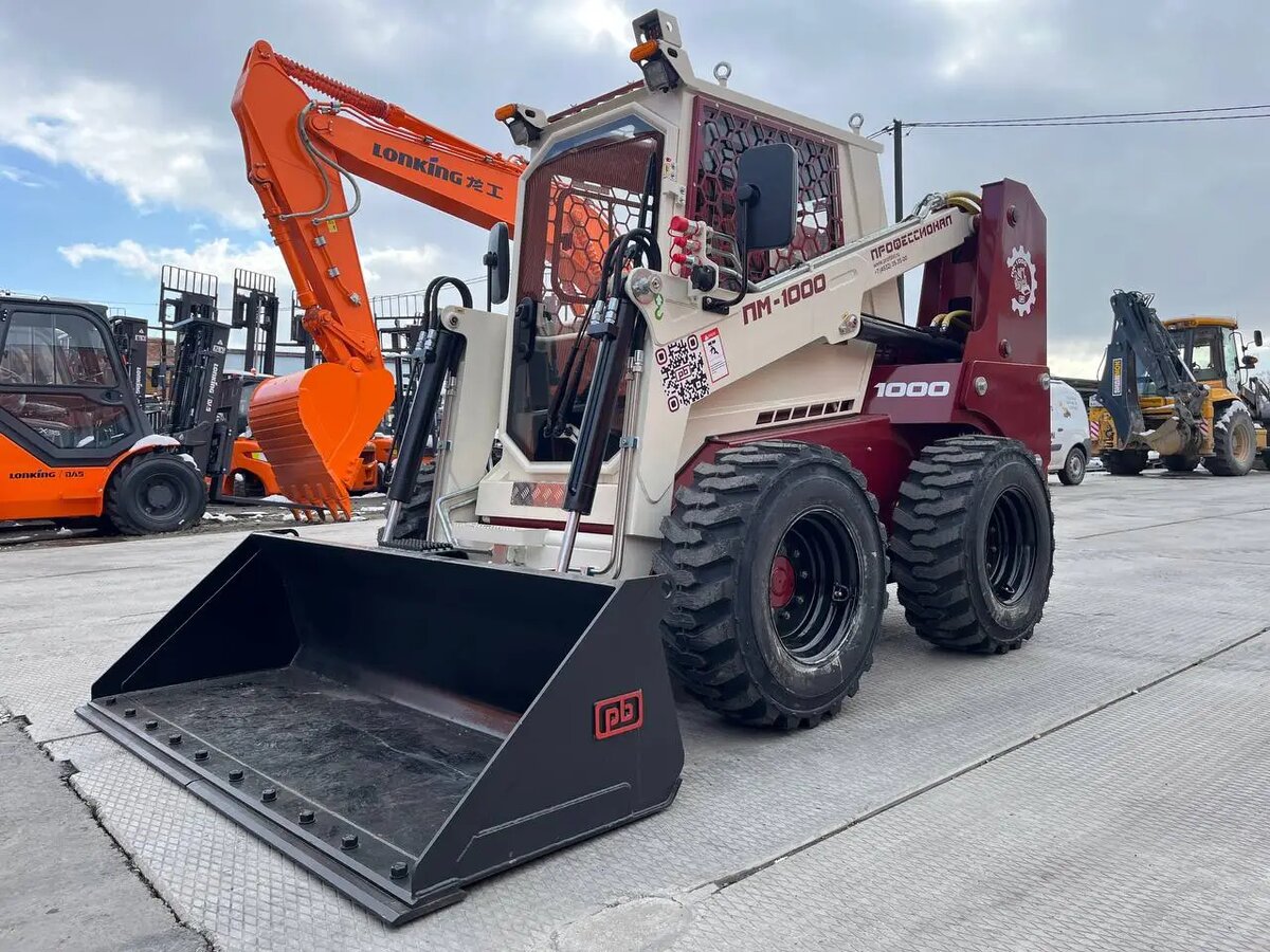 Наша компания является официальным представителем завода «Профессионал» по продаже и обслуживанию универсальных мини-погрузчиков «ПМ-1000» на территориях Новосибирской, Омской, Томской, Иркутской, Кемеровской областей, Республики Алтай и Алтайского края.
