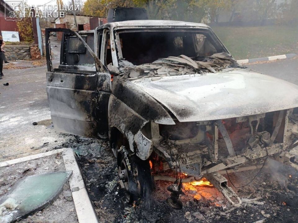    Дрон ВСУ попал в автомобиль в Белгородской области. Источник: t.me/vvgladkov