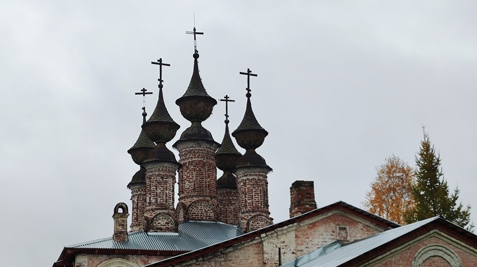    Церковь Богоявления Господня привлекает внимание своими удивительными куполами. Григорий КУБАТЬЯН