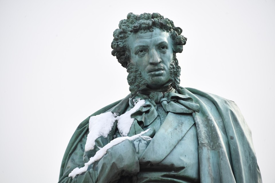    В Одессе монумент в честь Пушкина начали заколачивать досками Михаил ФРОЛОВ