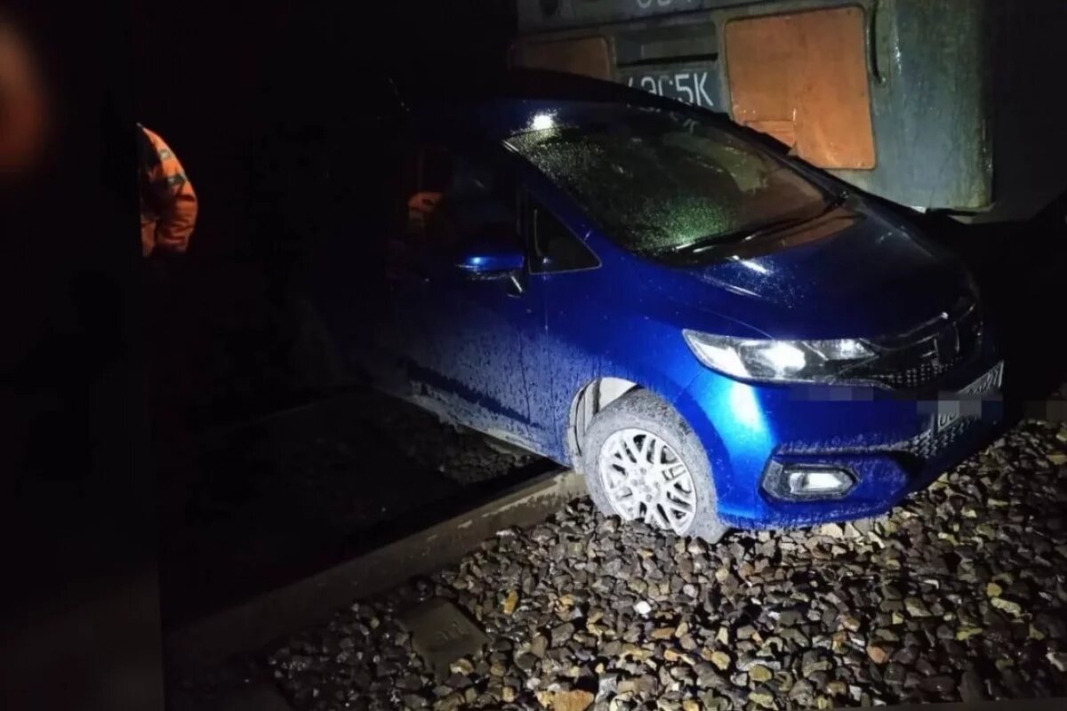    Поезда задержали в Хабаровском крае из-за ДТП с легковушкой на переезде
