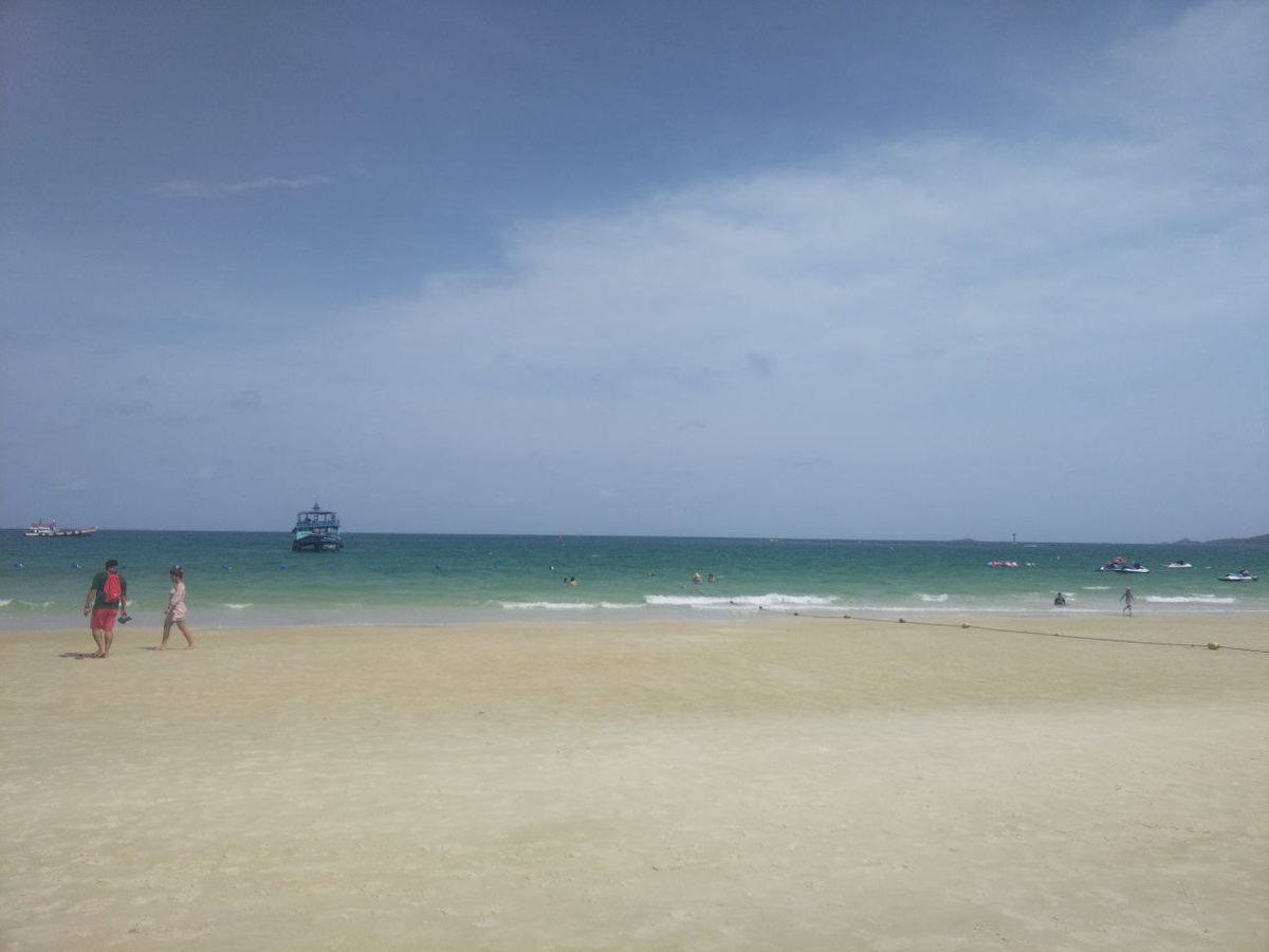 А пляжи-то тут какие на Самете! Иные обзавидуются, а Пляжная улица центра рыдает кровавыми слезами!… Фото из личного архива.