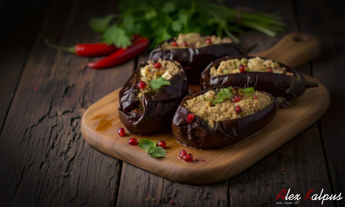 Жареные баклажаны целиком с орехом: еще один грузинский рецепт