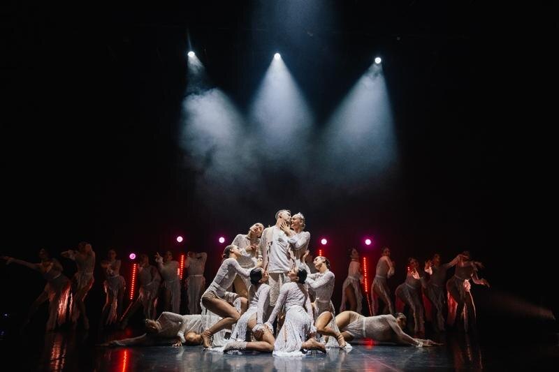    Фото в материале предоставлены Аллой Сизовой / Автор Daria Rock. Танцевальный спектакль