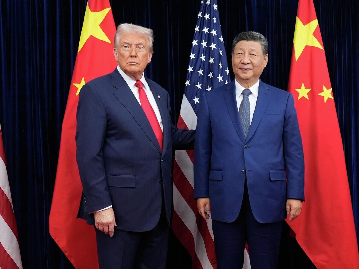    Встреча Дональда Трампа и Си Цзиньпина на авиабазе Гимхэ в Пусане, Южная Корея© AP Photo / Mark Schiefelbein