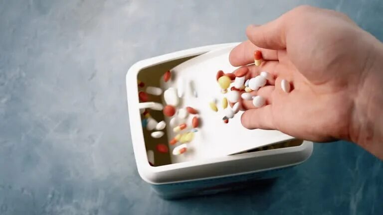 В мусорную корзину такое!