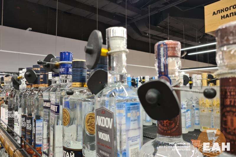    ЕАН. Алкоголь на полке магазина