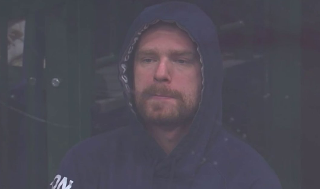 Евгений Кузнецов досматривал матч с "Ак Барсом" со стороны. Фото: соцсети