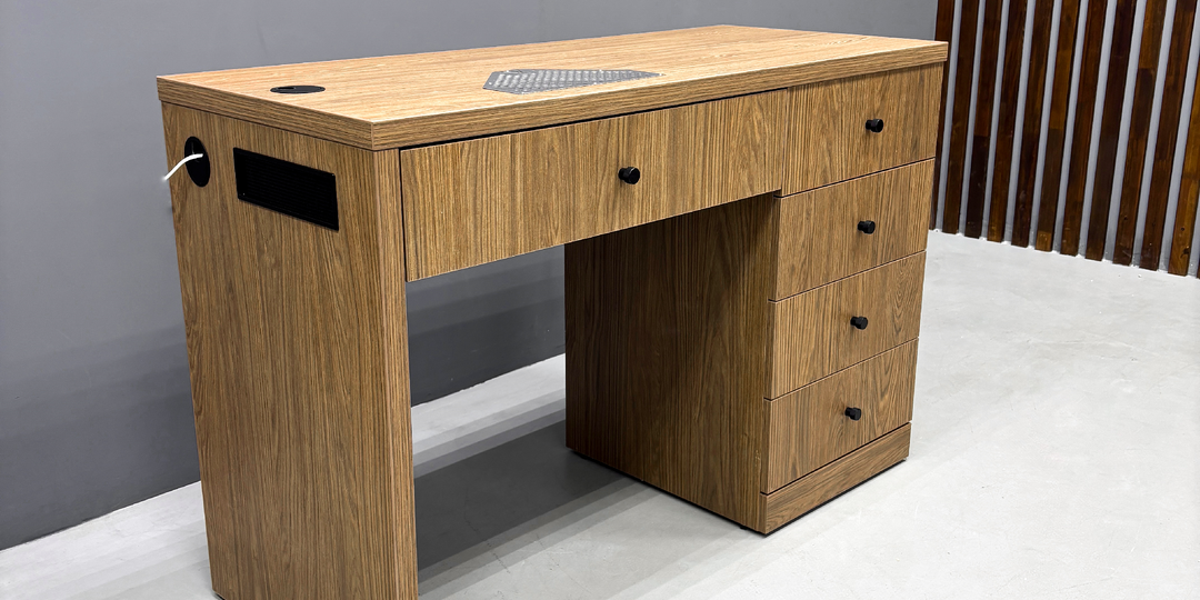 Маникюрный стол "Делюкс": Ваш Оазис Элегантности и Продуктивности