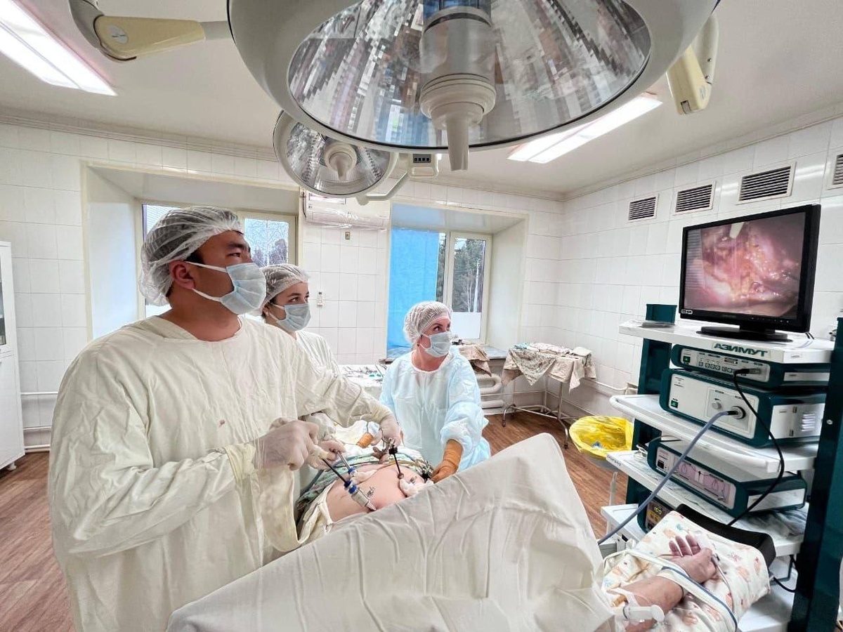    В Октябрьской районной больнице впервые провели лапароскопическую операцию