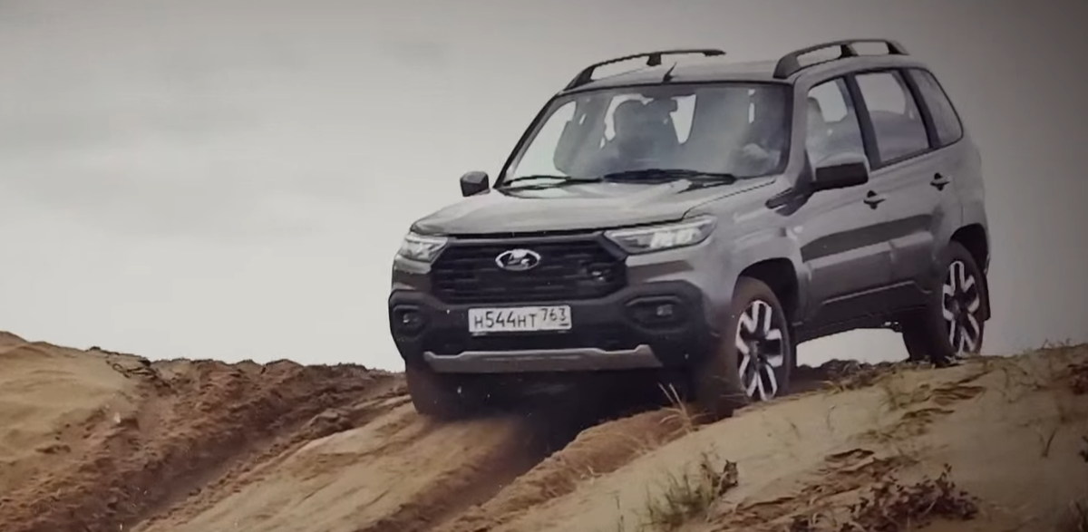 Кадр из видео "На заводе"  📷
