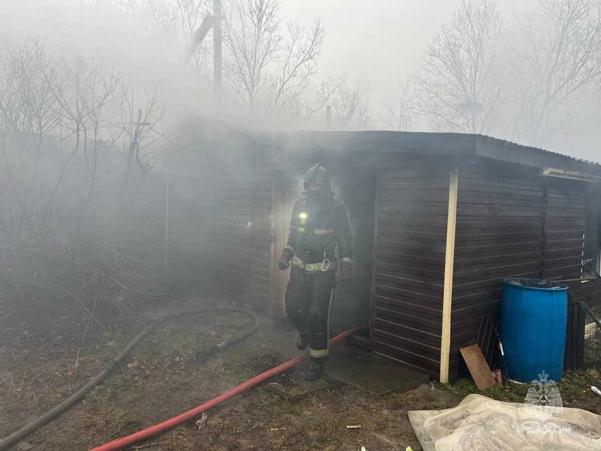    В Югре горят гаражи и приспособленные для жилья строения
