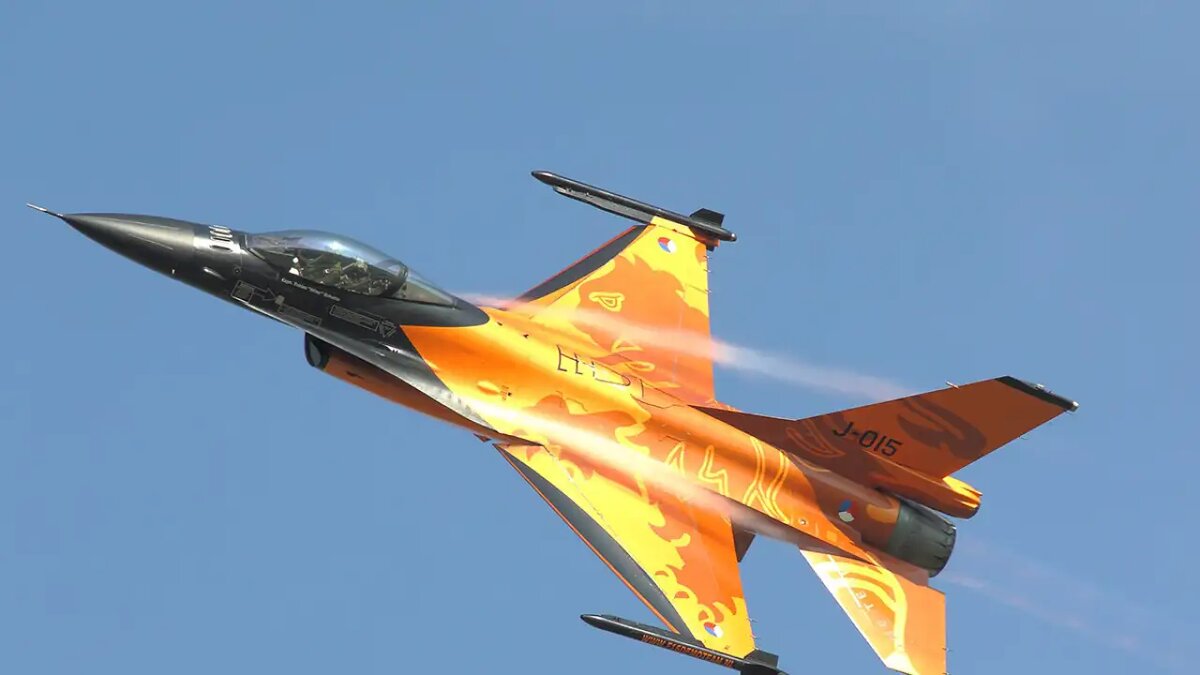    F-16 © wikipedia.org