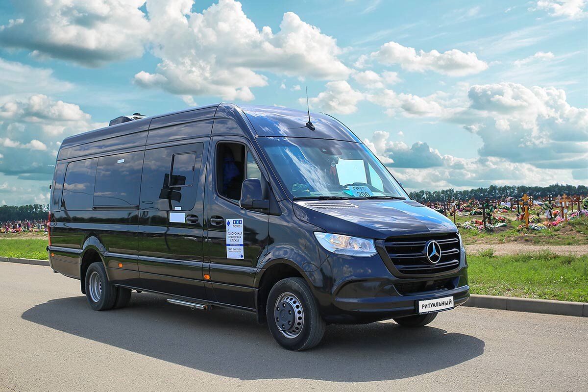 Катафалк для организации похорон в Краснодаре.