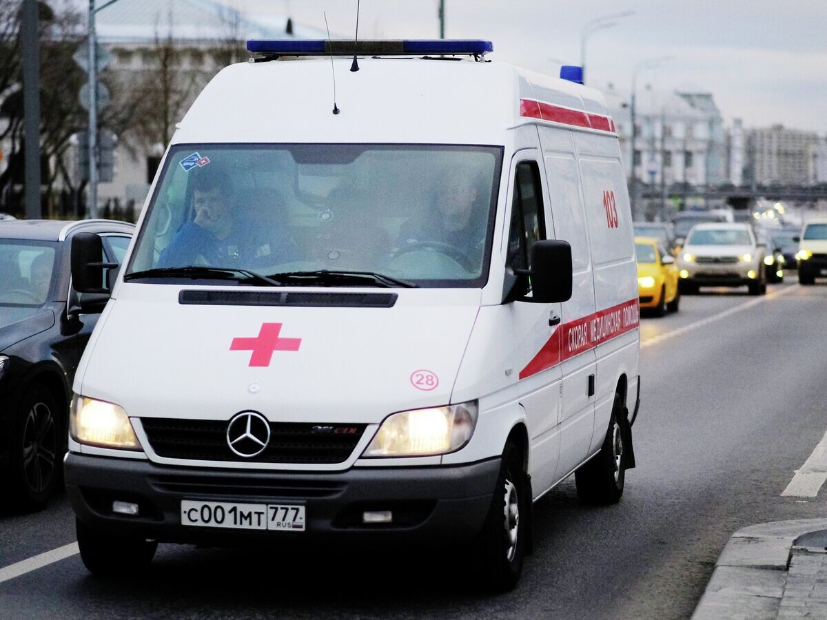    Автомобиль скорой медицинской помощи на улице Москвы© РИА Новости / Наталья Селиверстова