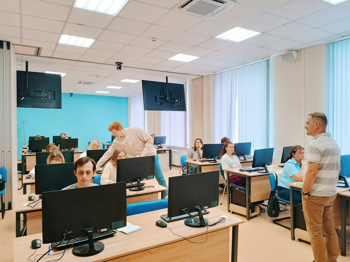 На занятиях по программе повышения квалификации, лето 2025 г.
Фото: ИДО ТГУ