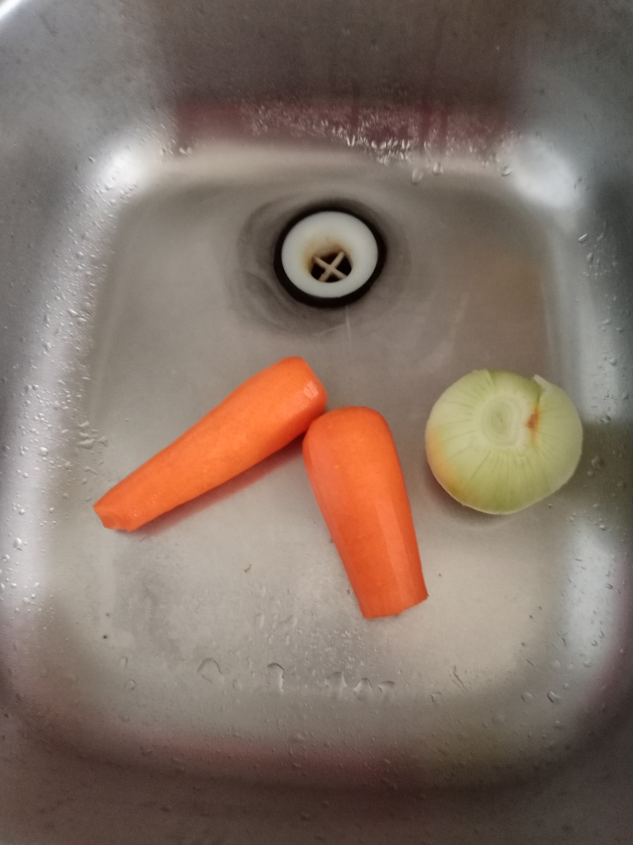 На чистила овощи. Буду жарить 