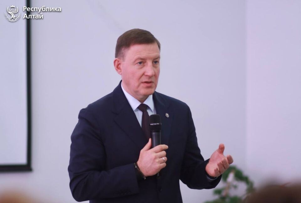    Награждение в рамках месячника пожилого человека. Источник: Пресс-служба правительства Республики Алтай