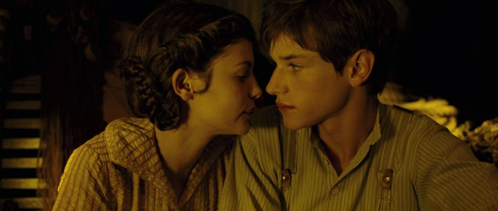 сюжет фильма долгая помолвка