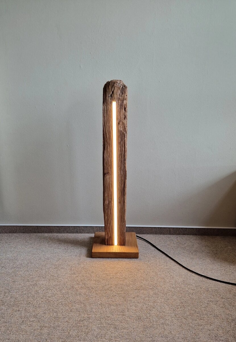 Винтажный напольный светильник из старого дуба ручной работы