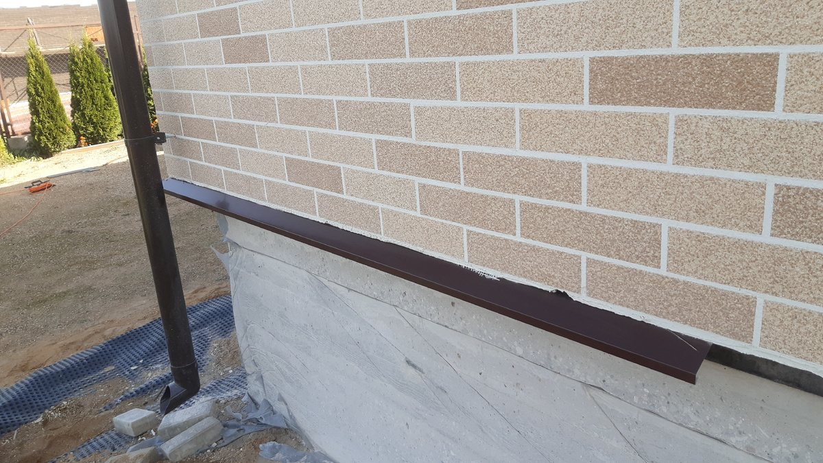 Начинаю монтировать отлив