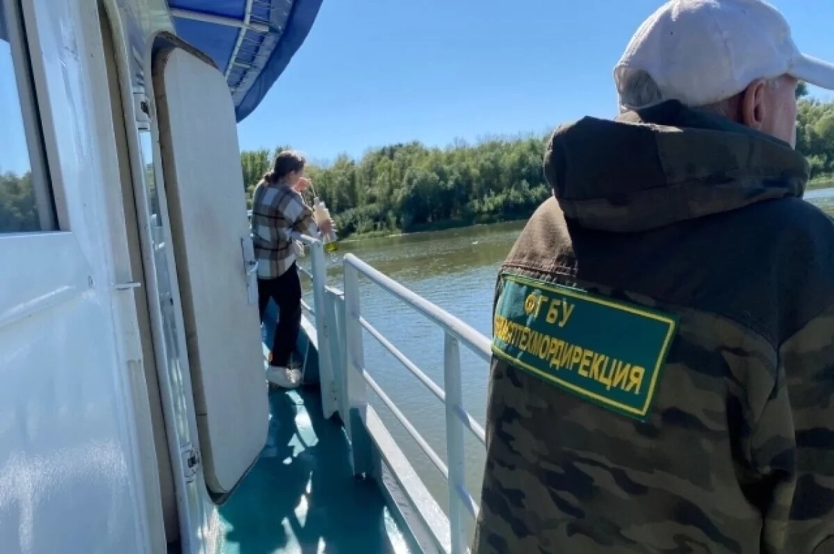    Река в Астрахани покрылась нефтяным пятном размером с пять футбольных полей