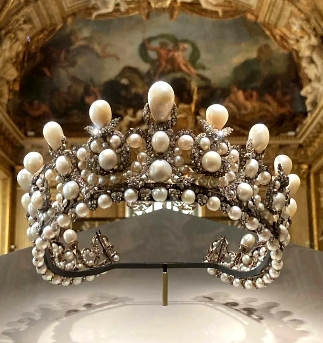 Похищенная из Лувра диадема императрицы Евгении