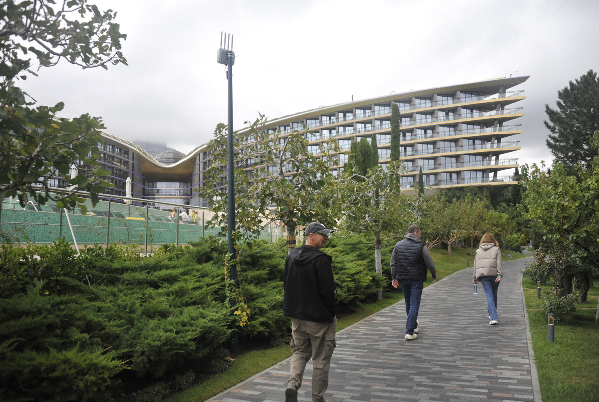 Территория отеля очень ухоженая.