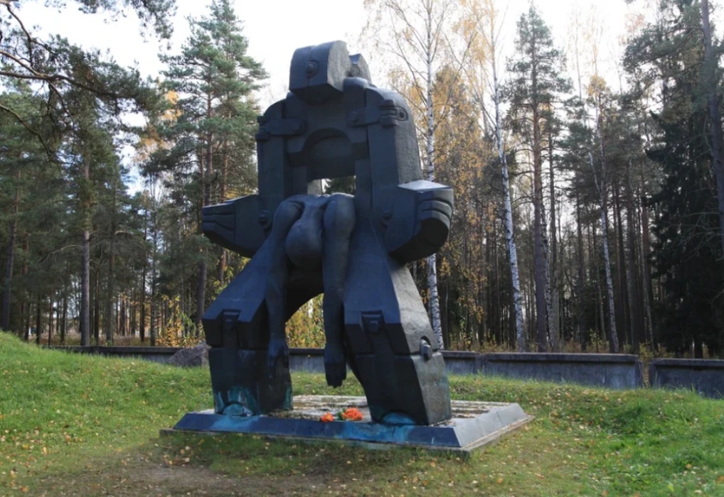 Мемориал "Молох тоталитаризма" в Левашово 