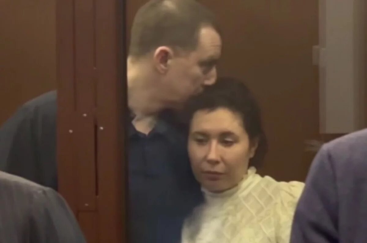    У Копайгородских изъяли бриллиант в 2 карата и коллекцию часов на 45 млн