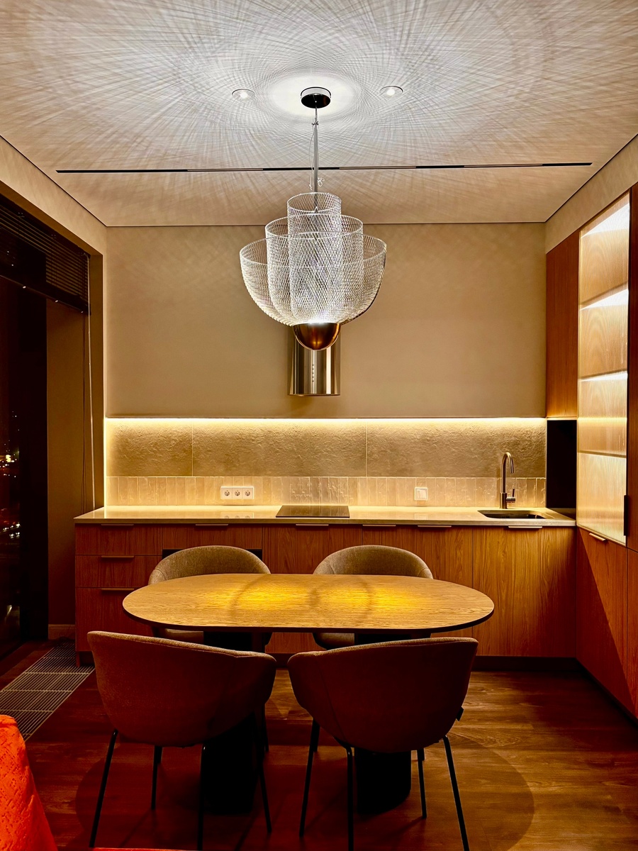 Кухня в ЖК Level Причальный, производство - мебельное ателье СУНГИРЬ, дизайнер Наталья Николаева. 