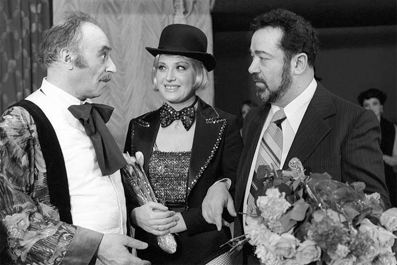 Людмила Максакова с коллегами