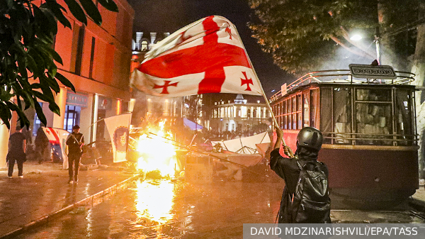     Фото: DAVID MDZINARISHVILI/EPA/TASS   
 Текст: Дмитрий Александров,    
Тбилиси