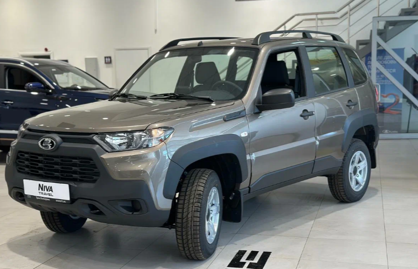 Заехал к дилеру Лада. За сколько мне предложили купить Ниву Тревел? Какие скидки есть? Навязывают ли допы?