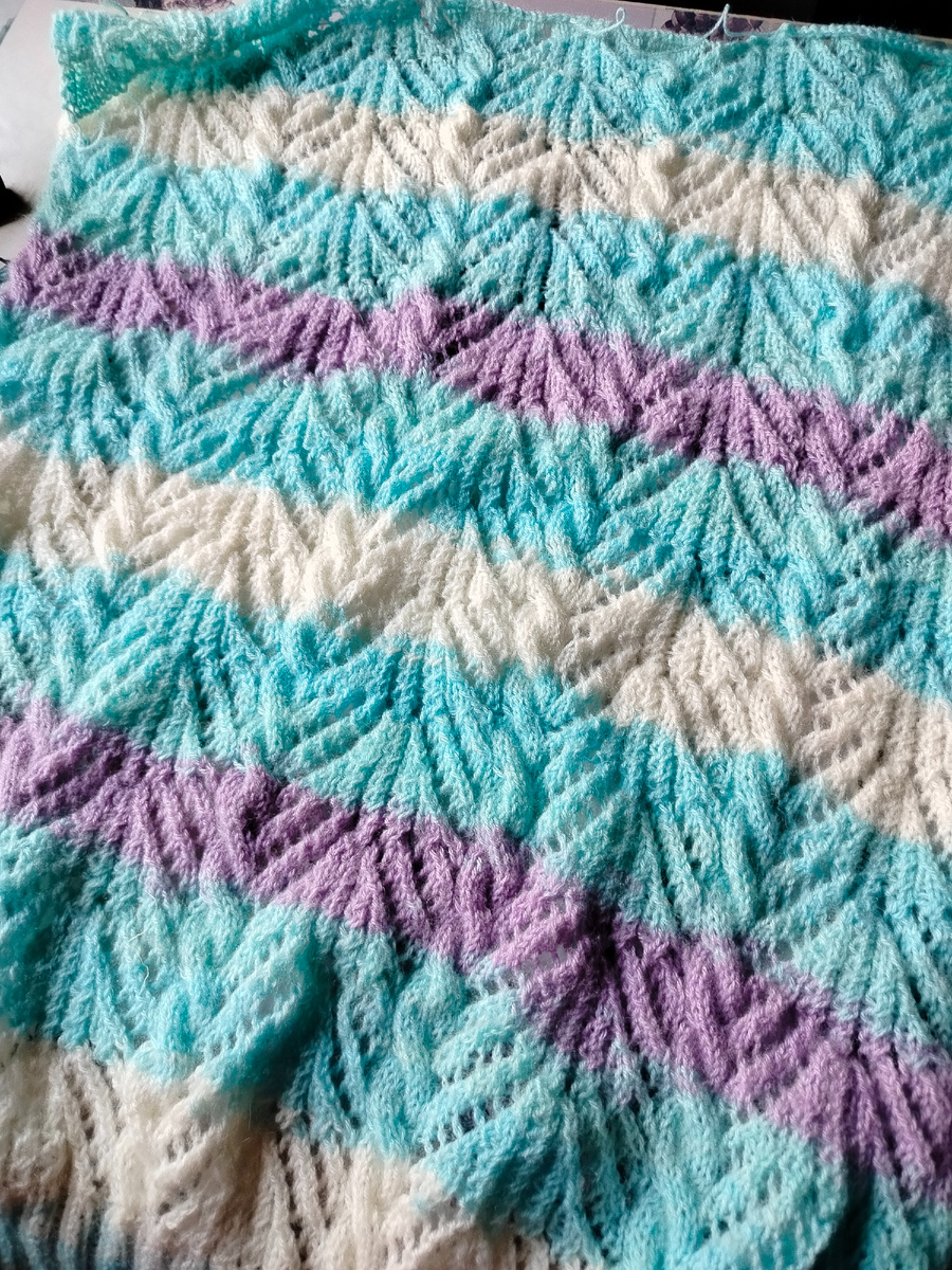 Тот самый свитер, правда, тут мятный больше голубой.