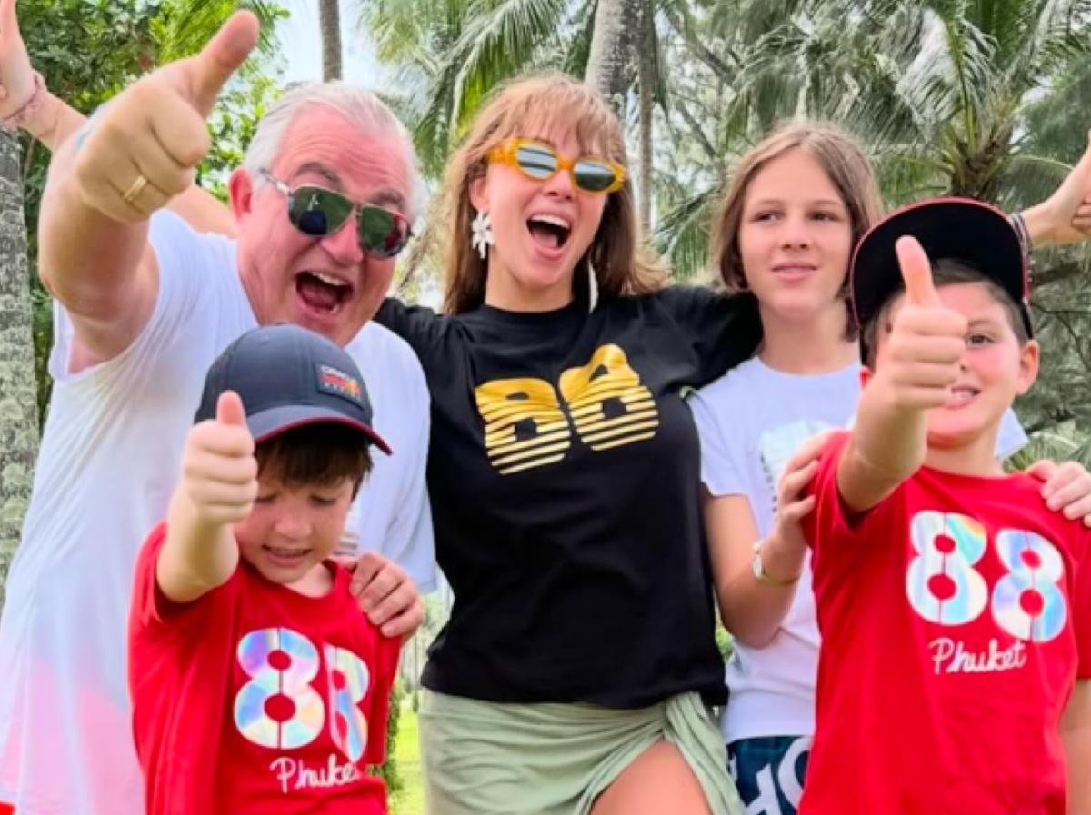 Дмитрий и Полина Дибровы с детьми