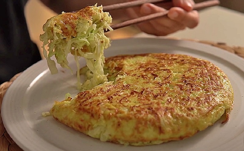 Омлетный пирог с капустой и картофелем: сытный завтрак на каждый день