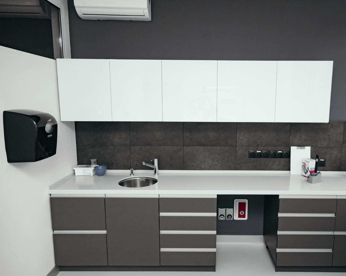 Фотография взята с сайта стоматологии Дмитрович Фэмили https://www.dmitrovich.ru/