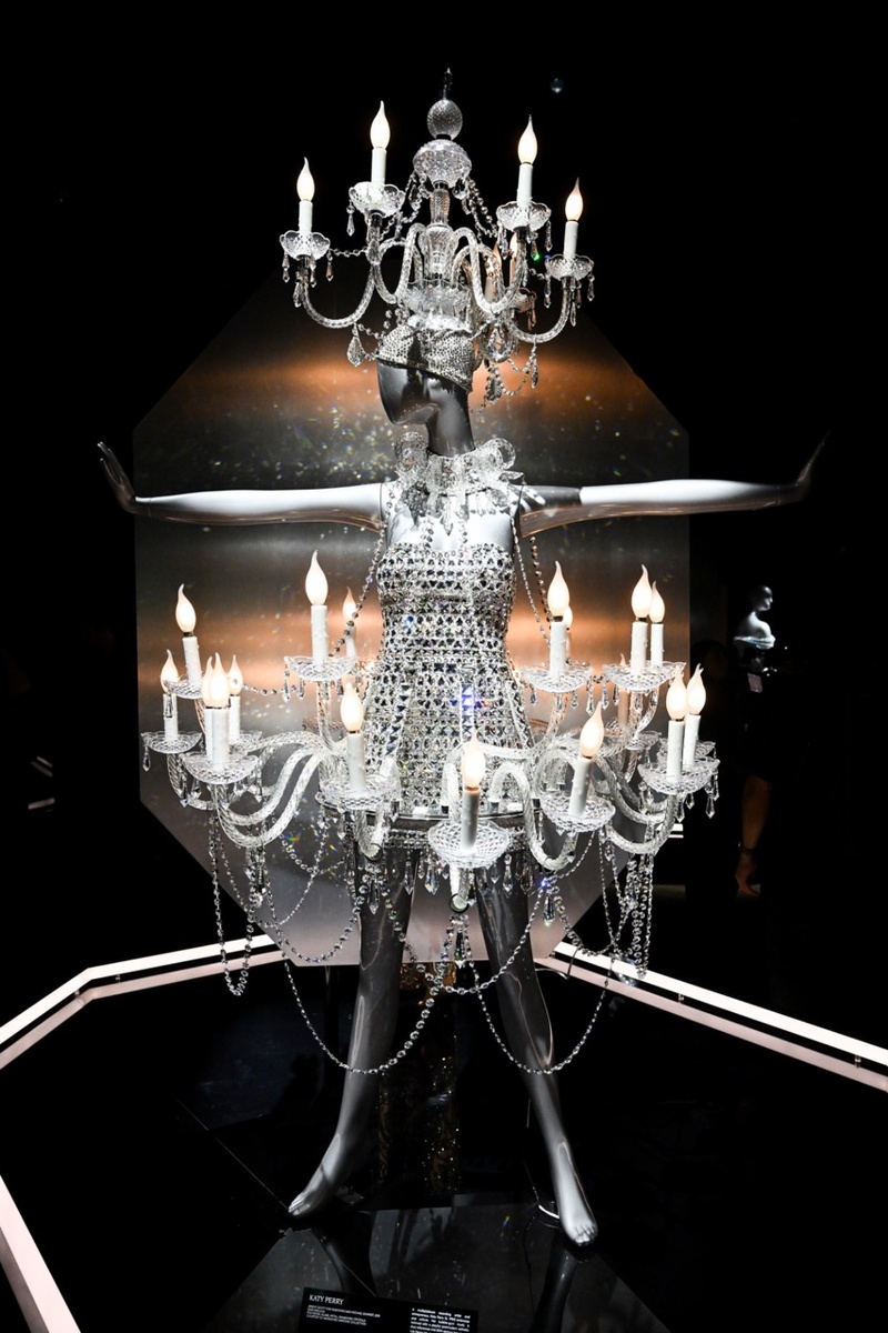    Кайли Дженнер, Алекс Консани и Эмрата посетили открытие новой выставки Swarovski (фото 2)